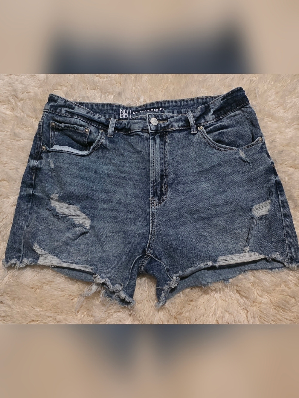 No Boundaries Distressed High-Rise Raw Hem Medium Wash Stretch Shorts Sz. 15